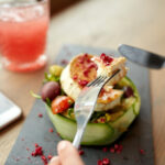 ¿Es saludable comer poco en dieta keto?